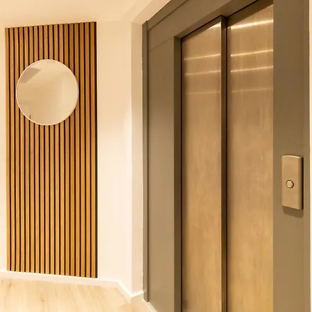 Soulscape - Kompakter Loft-wohnraum Mit Lift Direkt In Wohnung, Modern, Zentrumsnah, Gratis Wifi Apartment *